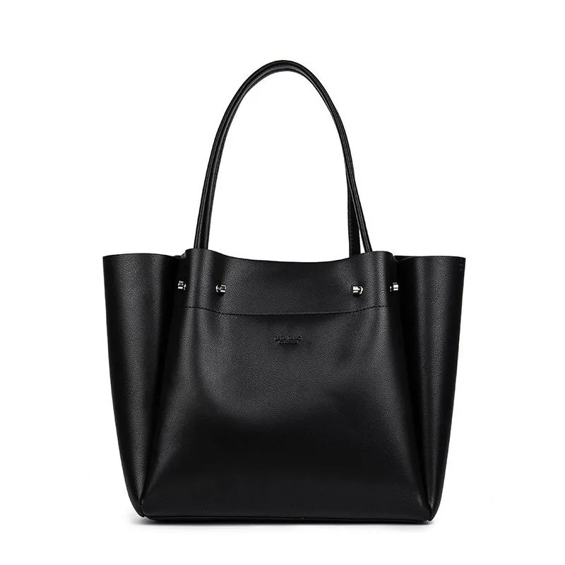 حقيبة ظهر جلدية ناعمة ذات سعة كبيرة، مصممة لتلبية...