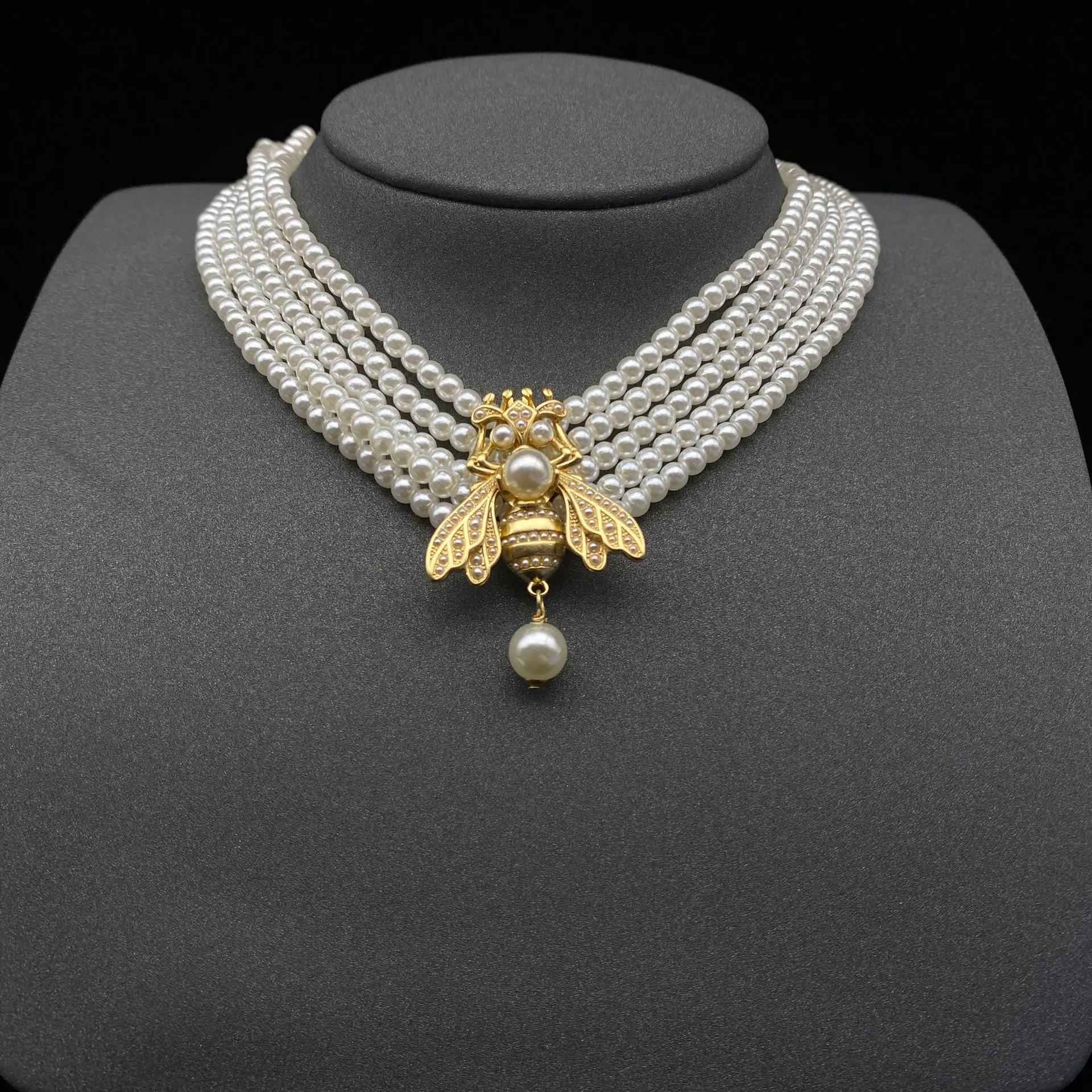 

Retro Pearl Fashion European and American Style Light Luxury Bracelet Set