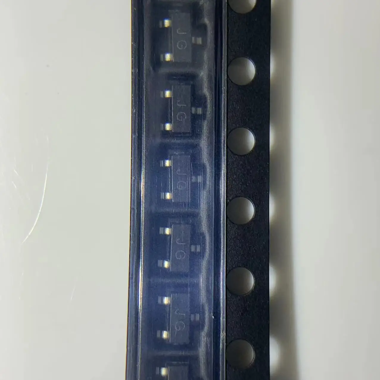 

10 шт./лот набор транзисторов RQK0605JGDQATL-E 60V 3.1A SOT23 RENESAS в наличии