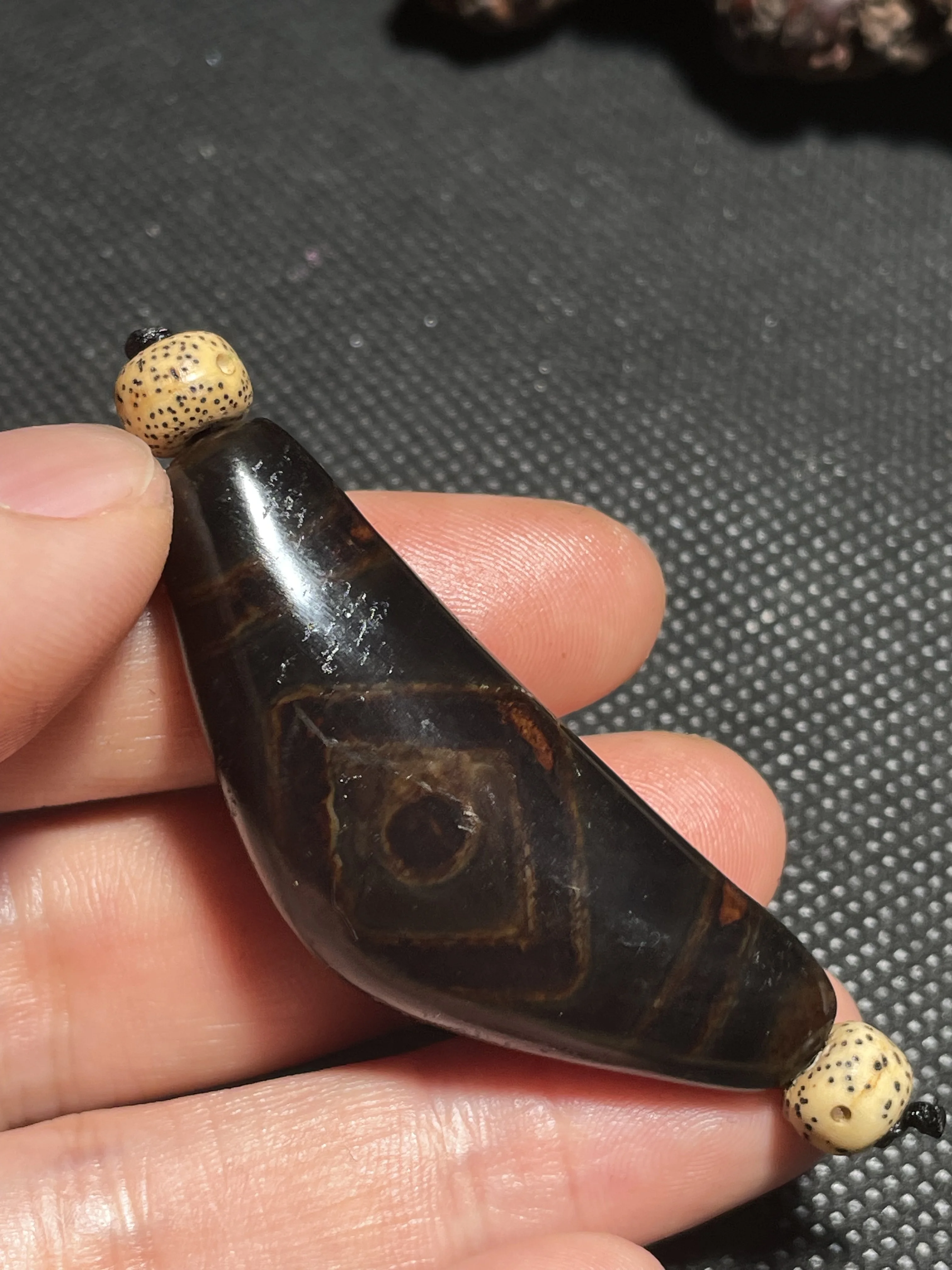 

A Treasure Unique Magic Power Tibetan Old Agate Heaven&Earth Horn Shape dZi Bead Pendant Amulet T Timestown UPD22