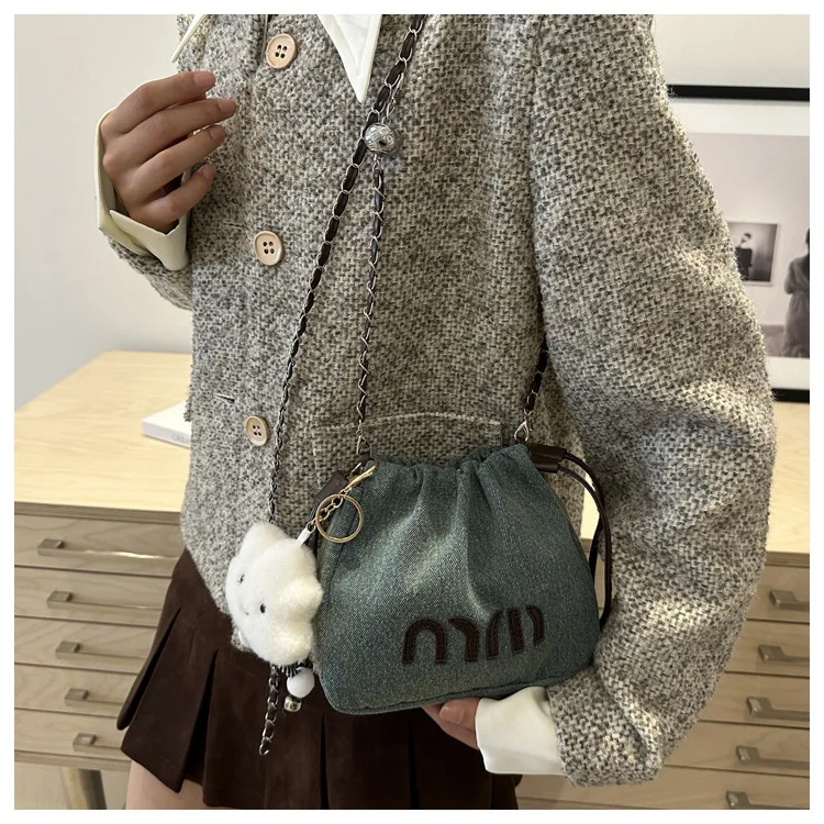 Neue Umhängetasche mit Kette für Damen, modische plissierte Mini-Beuteltasche, Canvas-Denim-Umhängetasche, Handtasche, Geldbörsen, Damen-Clutch-Tasche – Detail 14