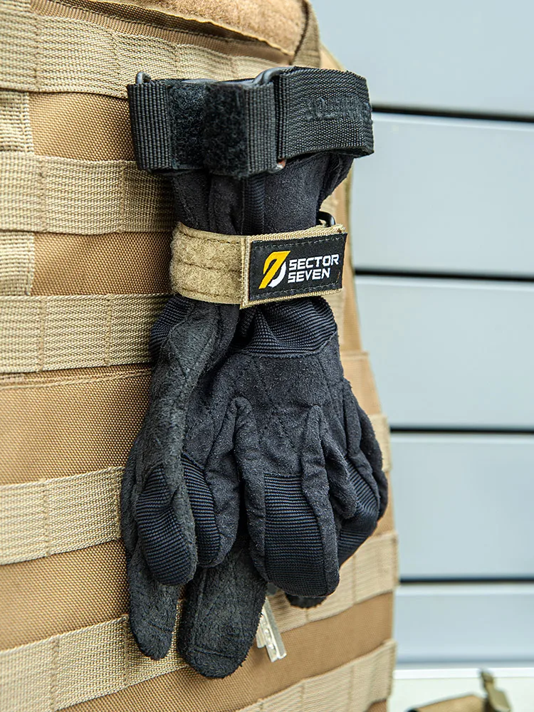 

Multifunctional glove buckle Military fan outdoor tactical gloves mountaineering rope storage anti-loss hook buckle