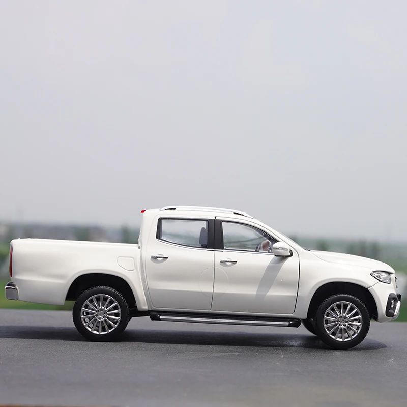 

1:18 Level X-klass Pickup Truck Model Simulation Alloy Car Model