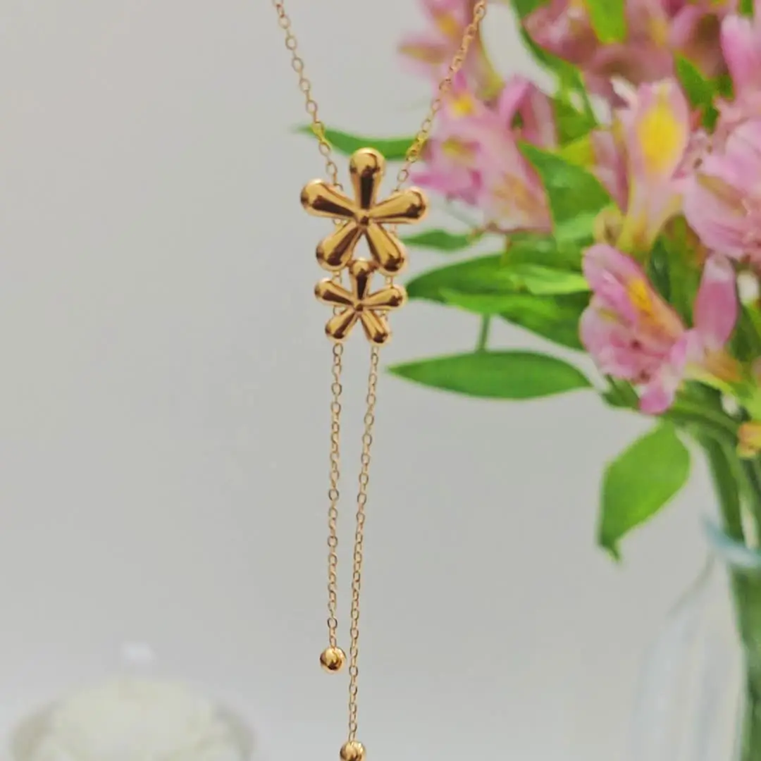 新品未使用　flower charm-drop Bloom Crush 14K Gold Solid Flower Charm Drop Necklace