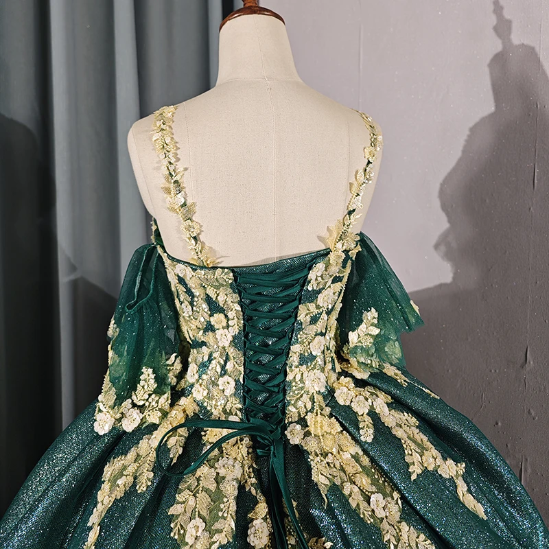 Рисунок 6 - Бальное платье с блестками на тонких