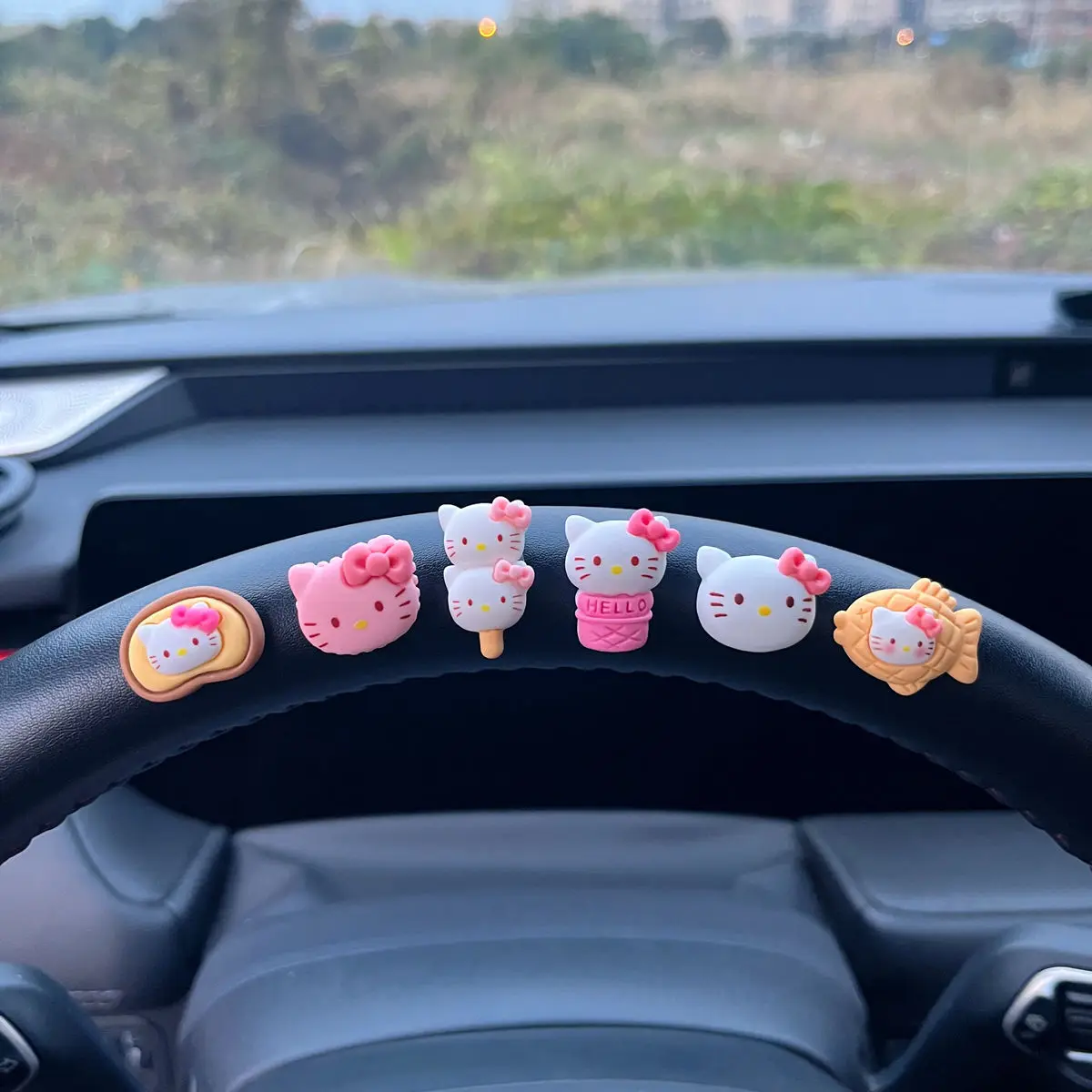 Sanrioハローキティの車の装飾、カワイイアニメ、センター