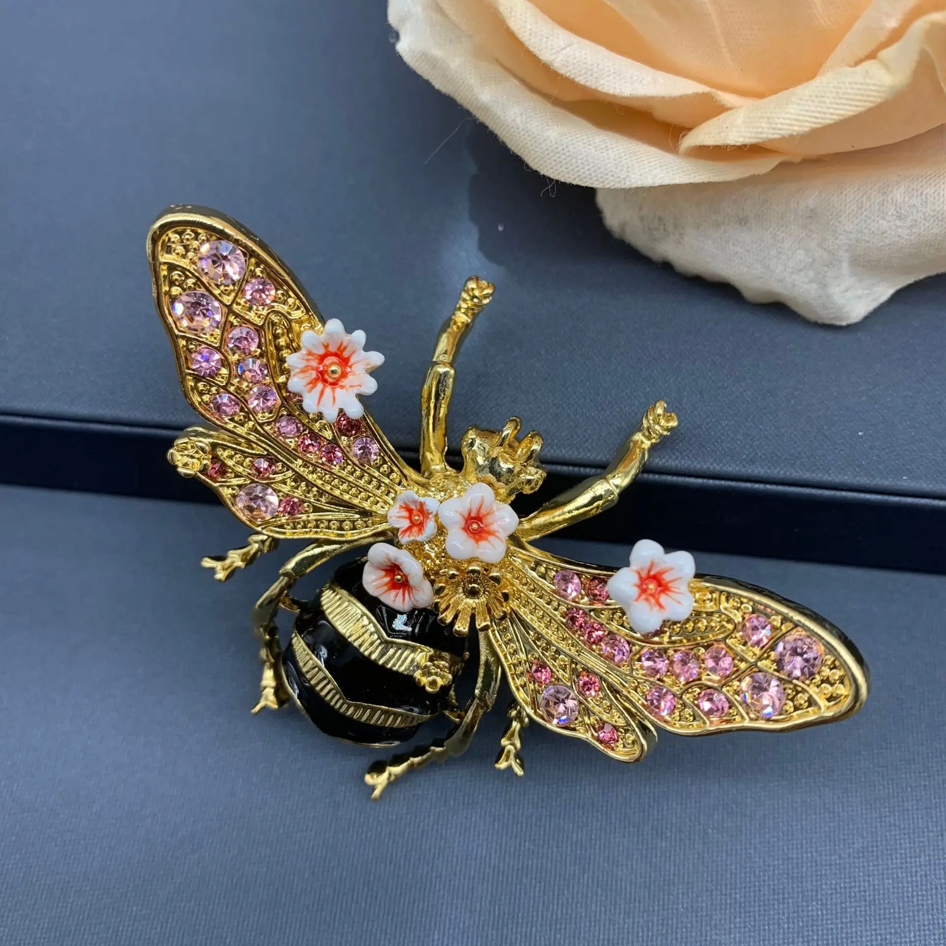 

European and American Vintage Fashion Gold-plated Zircon Inlaidbee Brooch Stud Earrings Women's Light Luxury Accessories