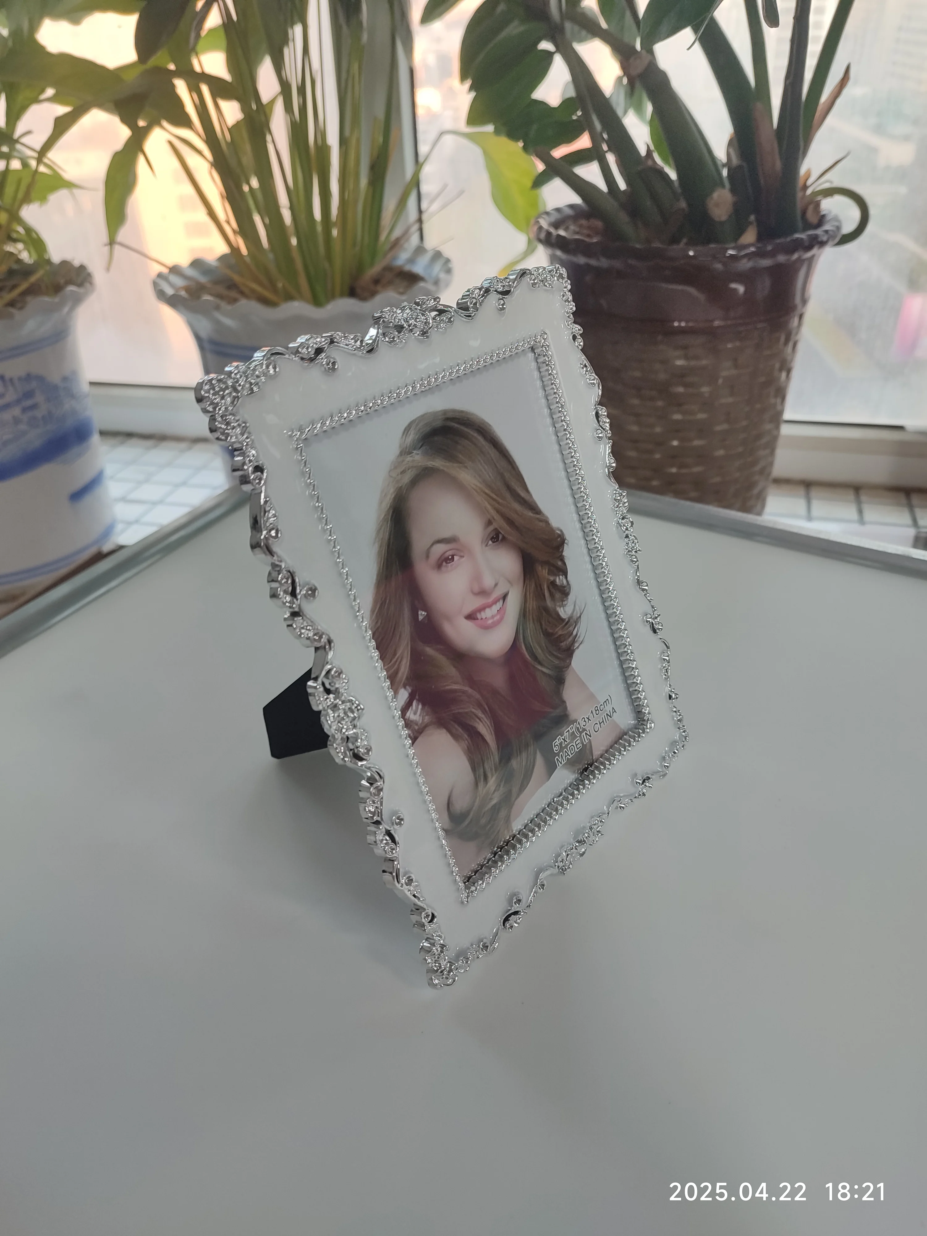 European Retro Simple Wedding Photo Frame High-Grade Resin Stand Epoxy