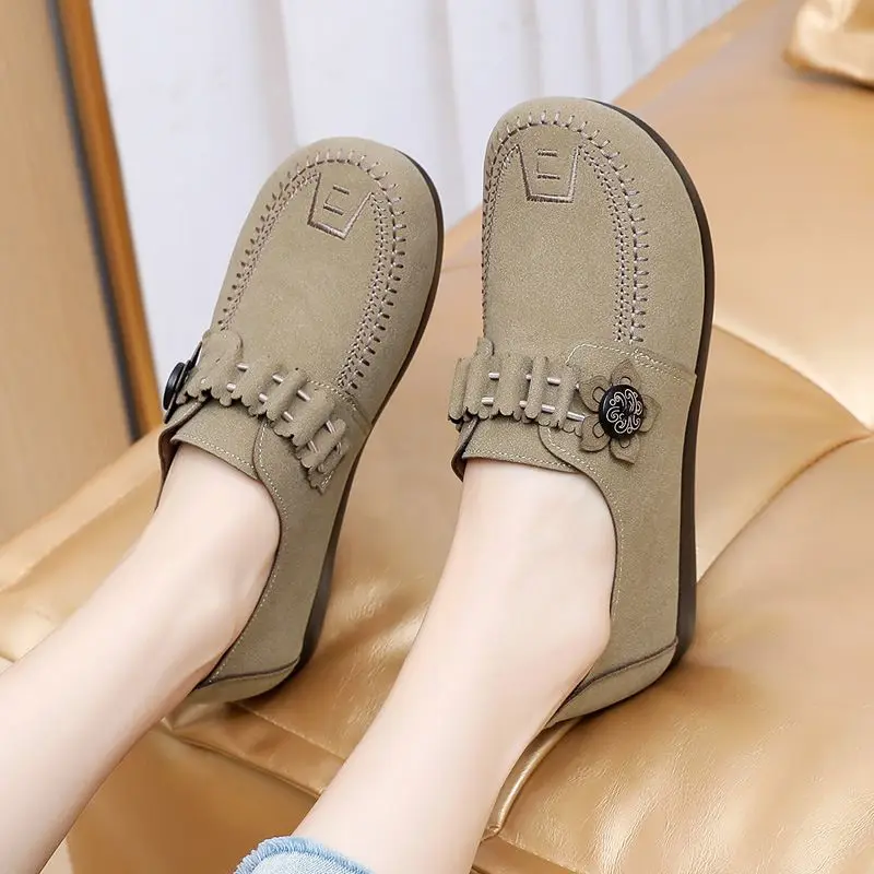 Woman tour travelling moccasins flats Comfort pu leather flats women's spring loafers with flower button grandma leisure shoes