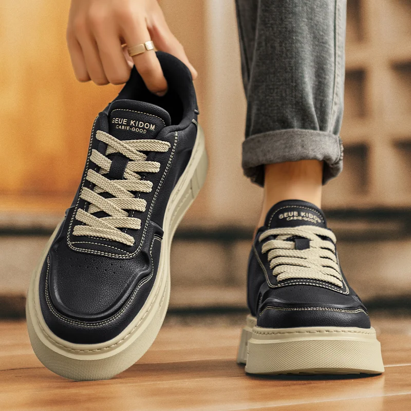 2025 Novos tênis brancos de outono masculinos – sapatos casuais respiráveis, estilo casal, modernos e mais vendidos