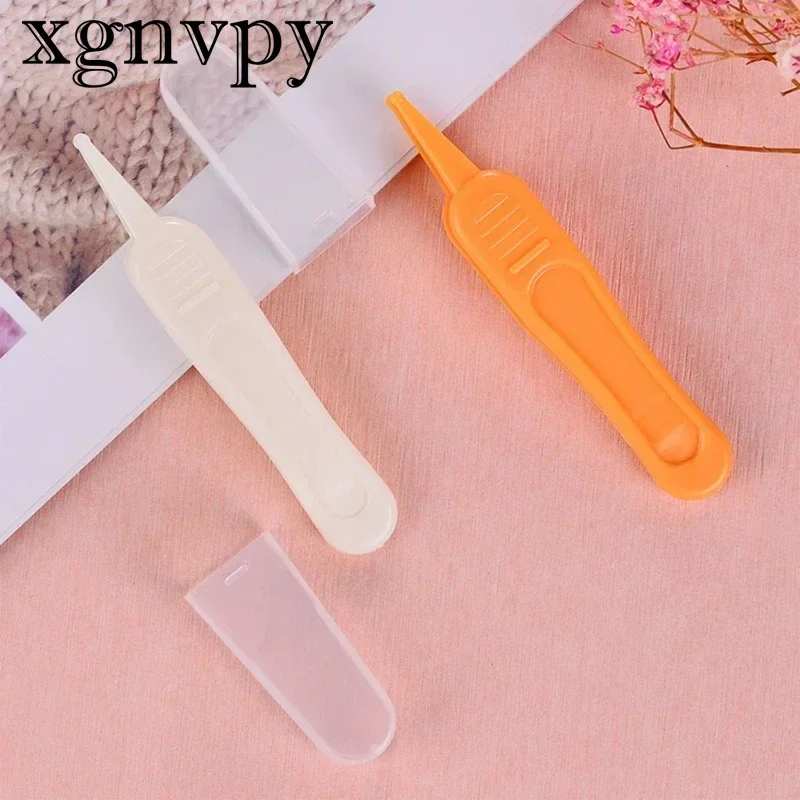 Nose cleaning tweezers baby clamp nasal boo newborn baby child plastic ABS nostril cleaner safety round toe clip