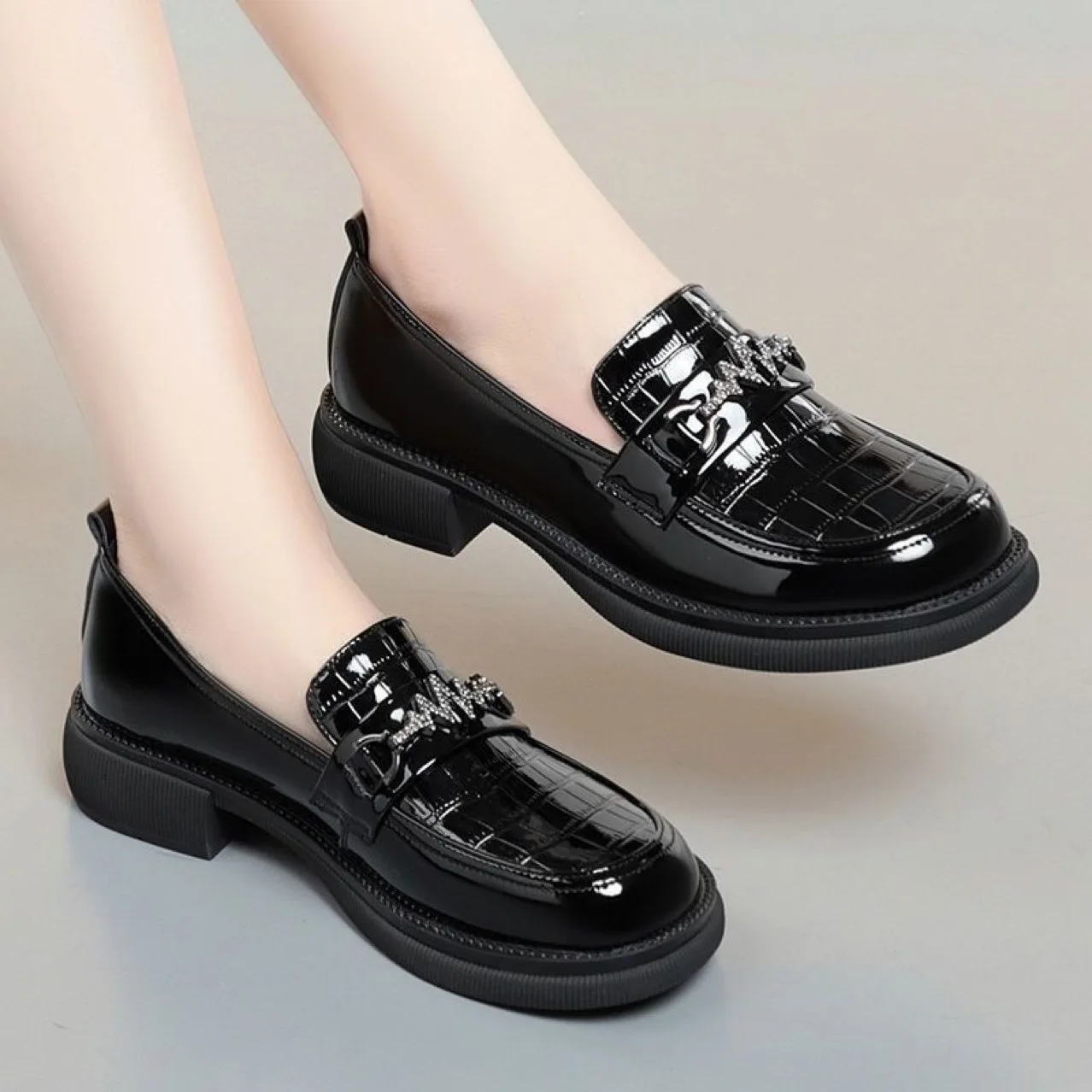 Soft leather single shoe women's 2024 new soft sole comfortable patent leather English style loafers work small leather shoes 3