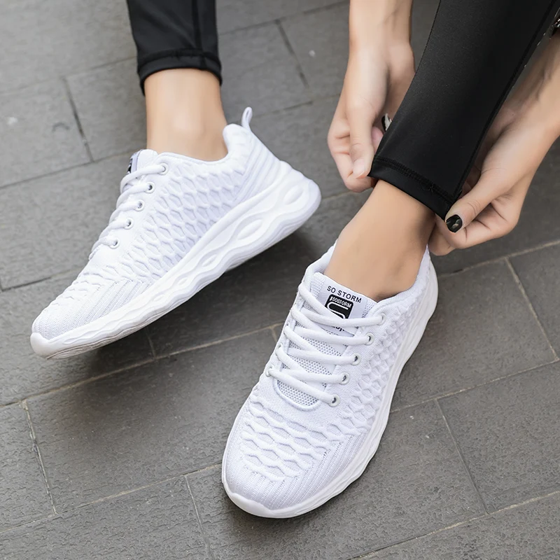 Hot Sale Knit Running Shoes Women Fashion Red Lightweight Sneakers Woman Summer Breathable Non-slip Casual Women's Sports Shoes