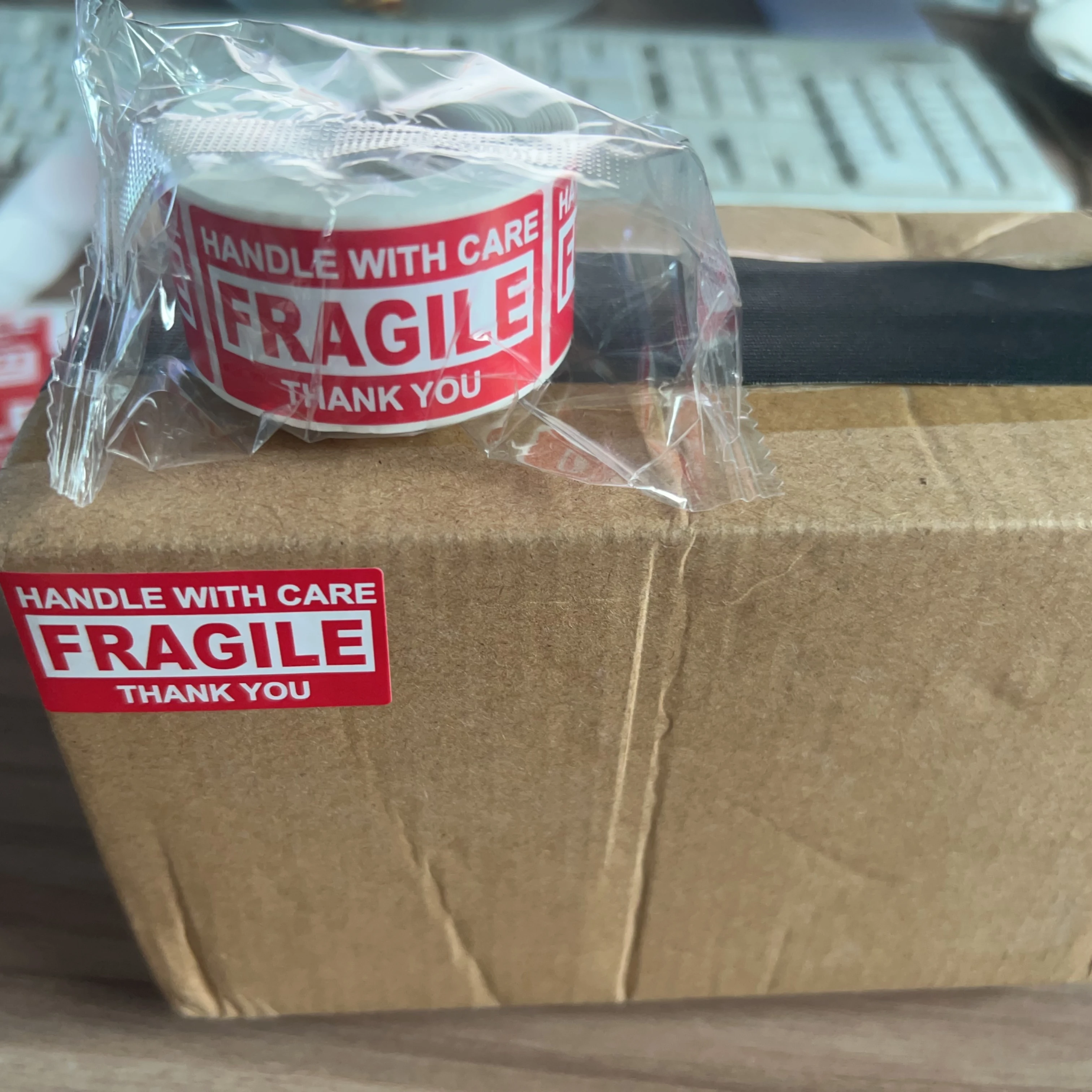 250PCS/500PCS Handle with Care Fragile Stickers for Shipping Moving Glass Permanent Adhesive Fragile Labels