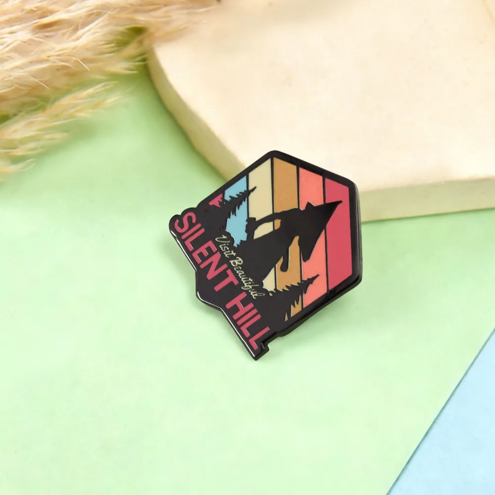 Pyramid Head Besucht Schönen Silent Hill Emaille-Pin Horror-Spiel Brosche Retro Sonnenuntergang Abzeichen Rucksack-Accessoire Fan Halloween Geschenk – Detail 13