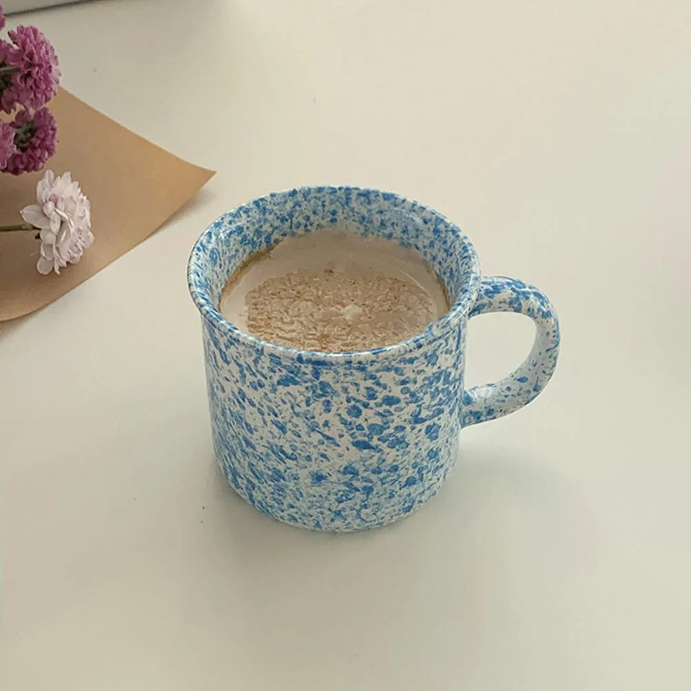 كوب قهوة الإفطار على الطراز الكلاسيكي