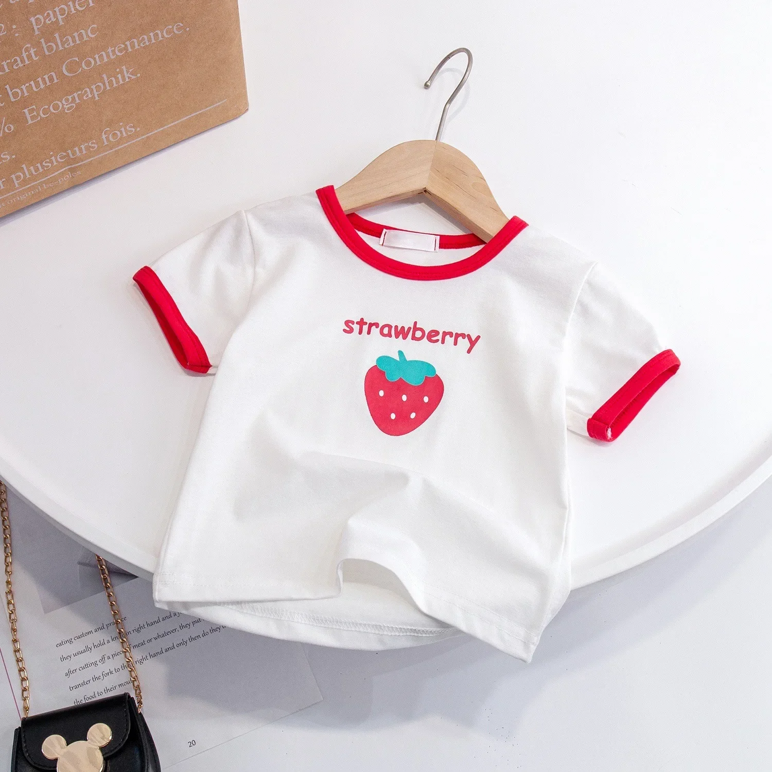 

Girls' Summer Short Sleeve T-shirt 2024 New Children's O-neck Strawberry Print Top Baby Cotton Fashion Tees 0-6Years Old