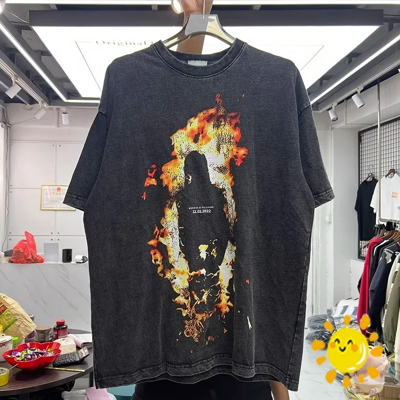 

Креативная ретро-футболка 24SS с абстрактным принтом людей с пламенем, Винтажная футболка с коротким рукавом для мужчин и женщин, топы, футболка