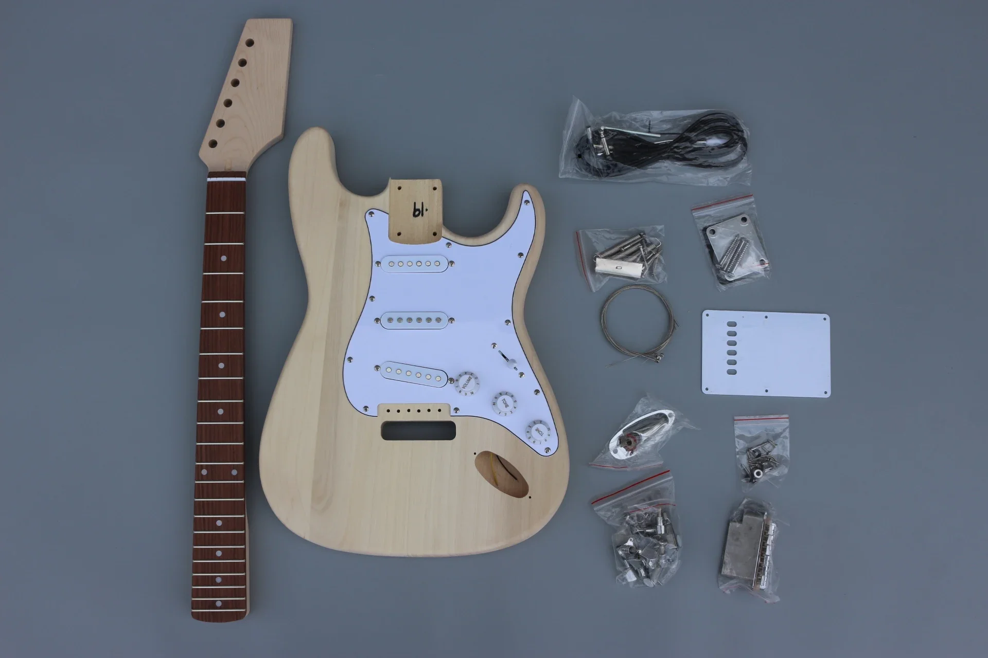 

1Set Guitar Kit Guitar Body Maple Guitar Neck 21fret 25.5inch Rosewood Fretboard Basswood with Guitar Hardwares