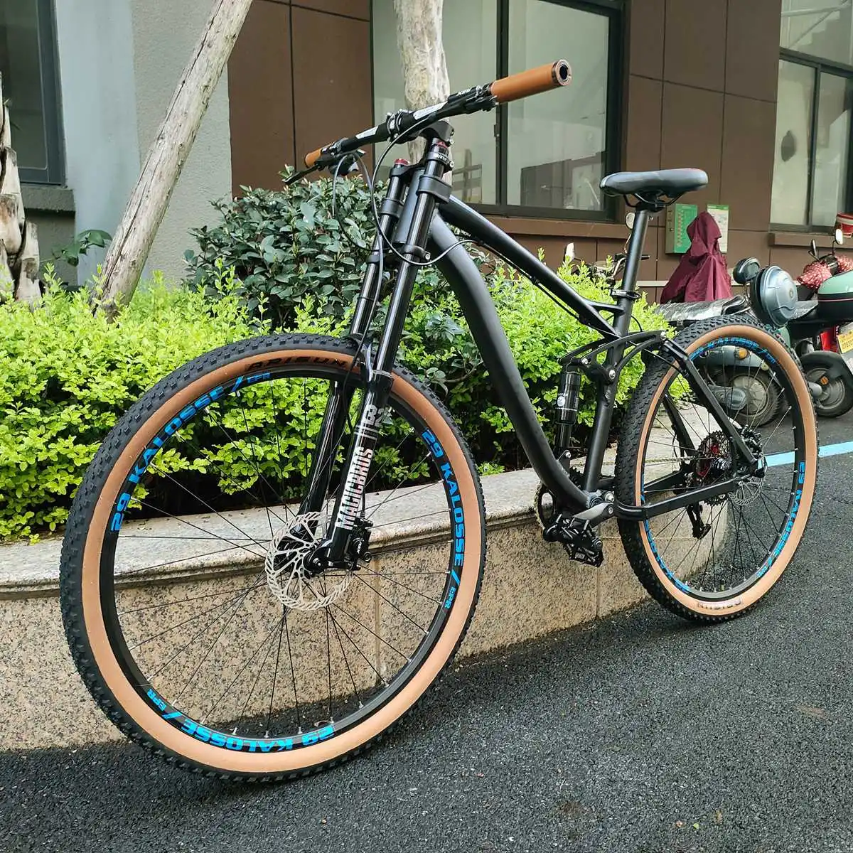 

Kalosse Air Fork 29x18 Inches Hydraulic Brakes Full Suspension Bikes Mountain Bicycle Mountain Bike 11 Speed Bicycle
