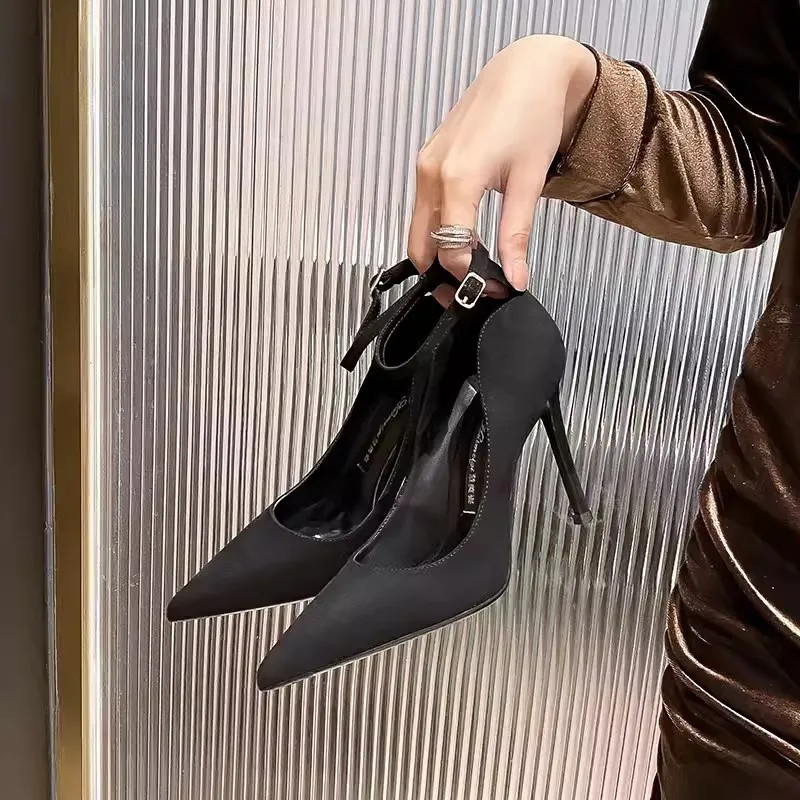 

Spring and Autumn Velvet Pointed Shallow Mouth Ankle Strap Single Shoes Thin High Heels Banquet Dress Large and Small Women Shoe