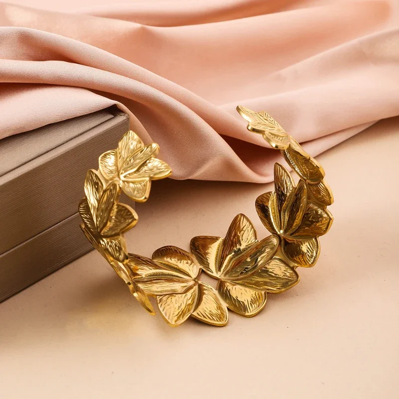 European and American Trendy Stainless Steel Hydraulic Personalized Creative Petal Plated 18K Gold Bracelet&bangles 4