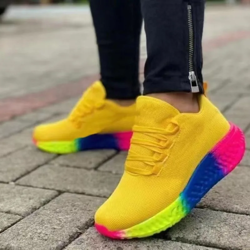 

Женские сетчатые кроссовки Comemore, Повседневная Уличная нескользящая обувь на плоской подошве, дышащие, с радужной подошвой, на шнуровке, большие размеры 43