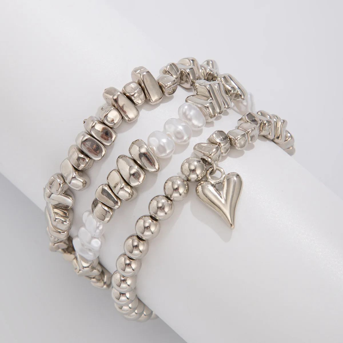 Bracciale elastico con perline di perle d'imitazione irregolari retrò 2025, ciondolo a forma di cuore multistrato, gioielli alla moda per ragazze, per il compleanno_voghion.com