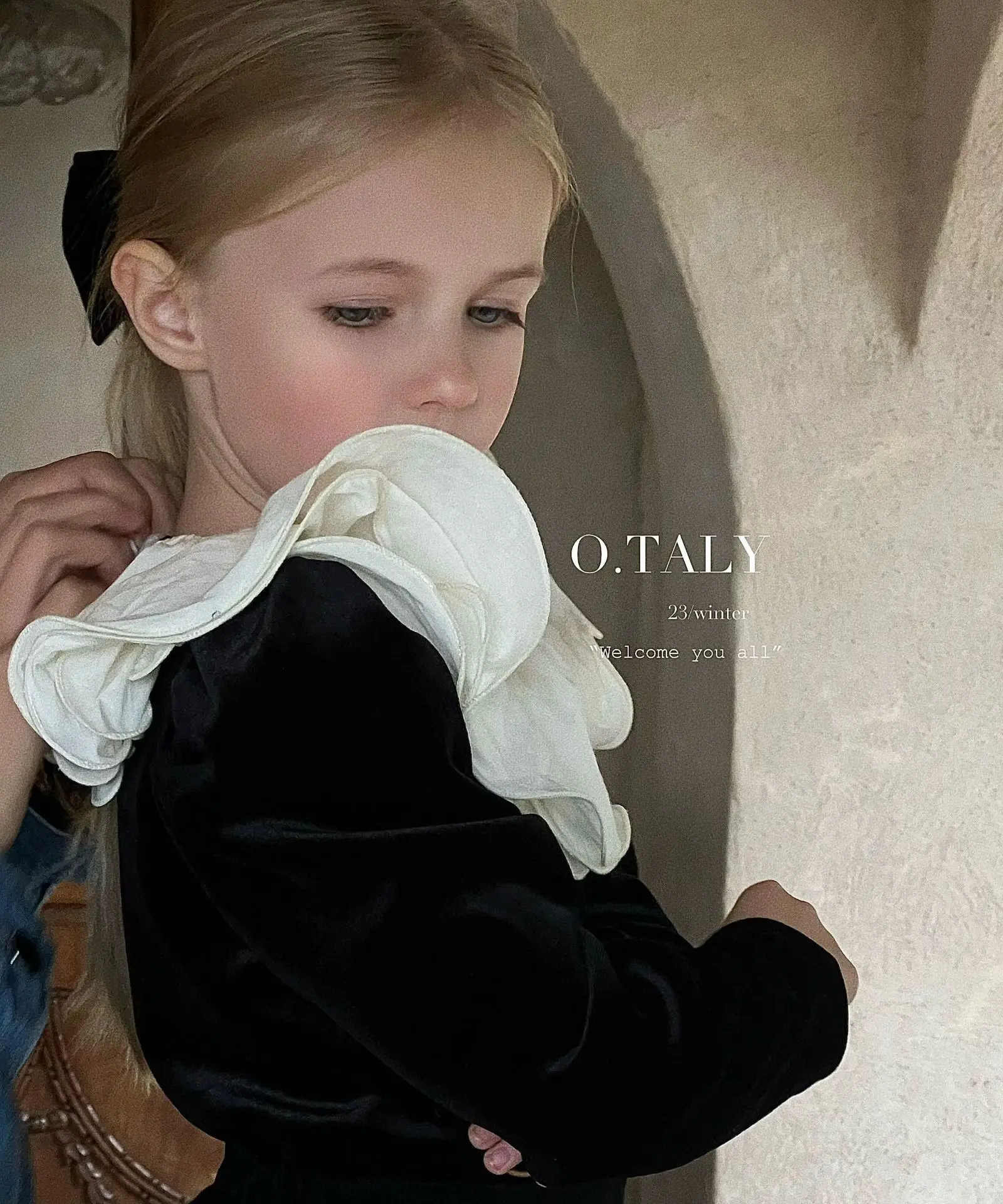 

Girl Base Shirt 2023 Winter New Girls French Velvet Lace Collar Top Children Velvet Vintage Puffle-sleeve Base Girl Clothes