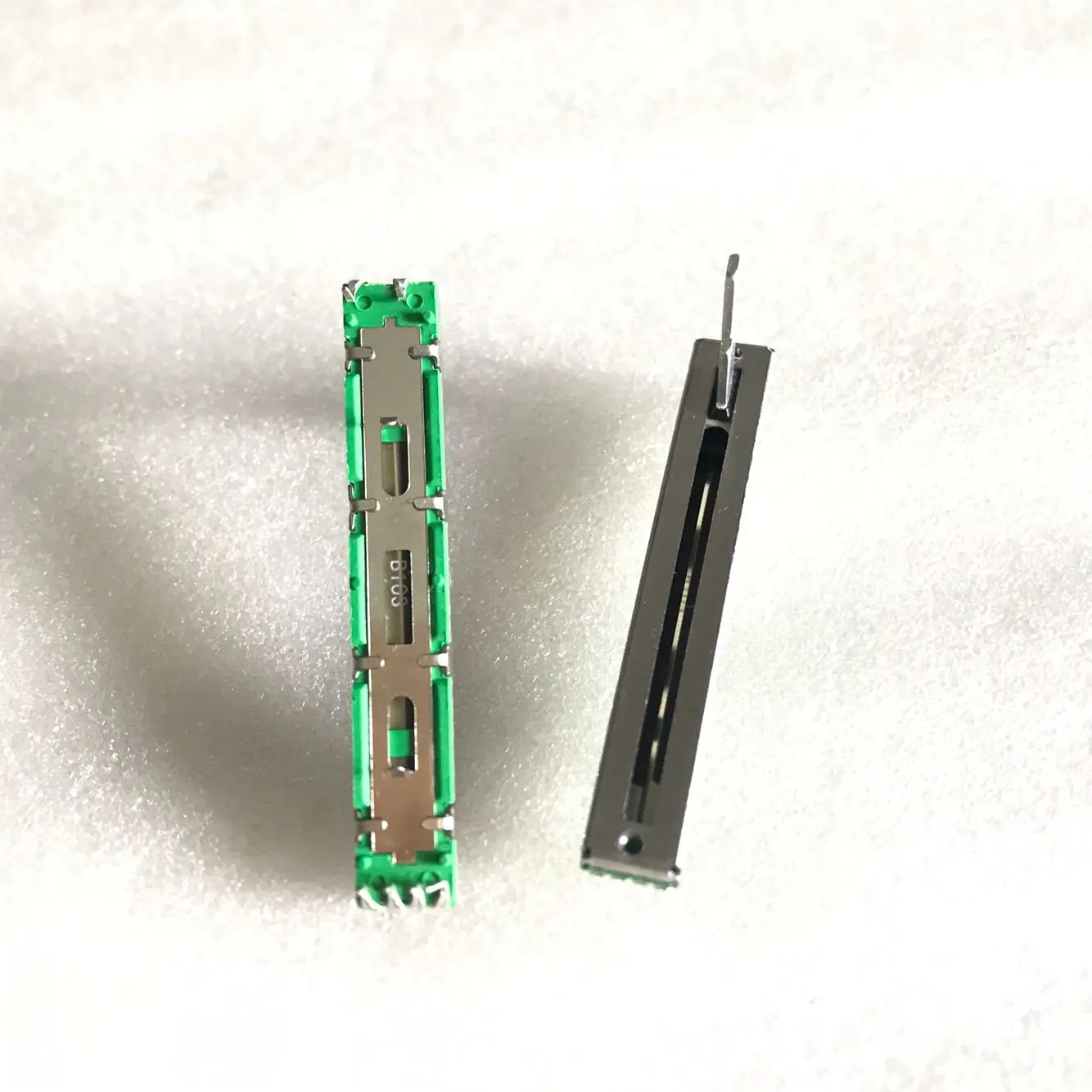 2pcs 60mm Straight Slide Potentiometer B10K For PIONEER DJM 400 500 600 Mixer Volume Putter / Dual Channel Fader 20MMD
