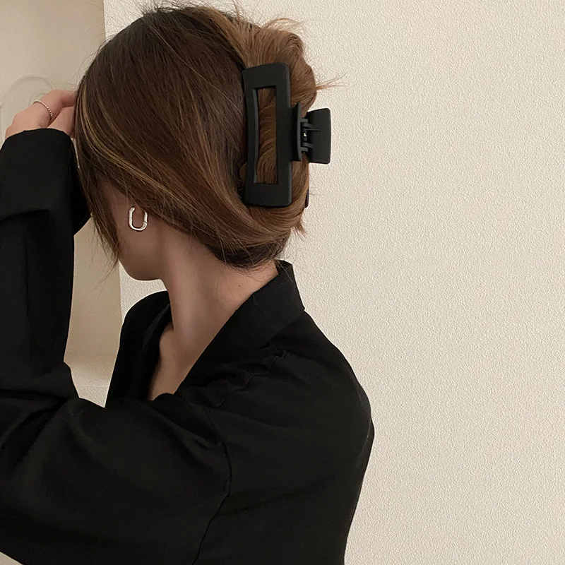 Рисунок 2 - Женские крупные заколки для волос