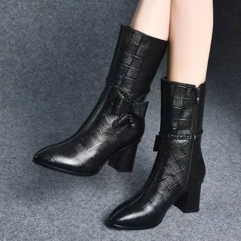 2023 Medium Boots for Children In Autumn and Winter New Style Thick Heel Bow Knot Side Zipper Pointed Fashion Boots for Women