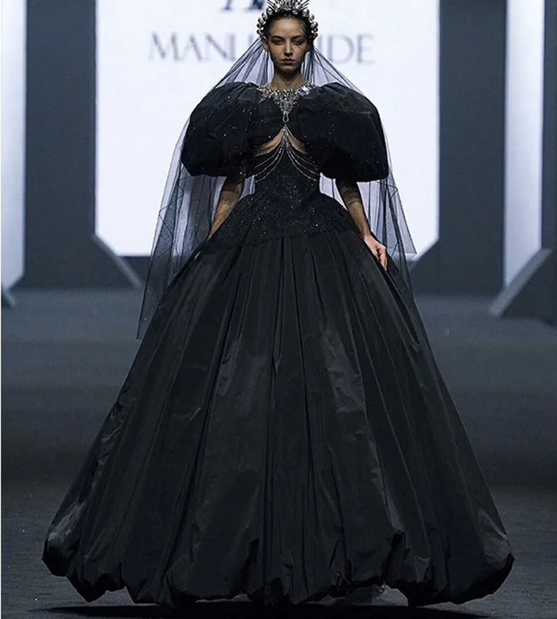 

Elegant Black Puffy Celebrity Prom Dresses O-neck Short Sleeves Crystal Cut Out Satin Formal Evening Gowns Robe De Soiree