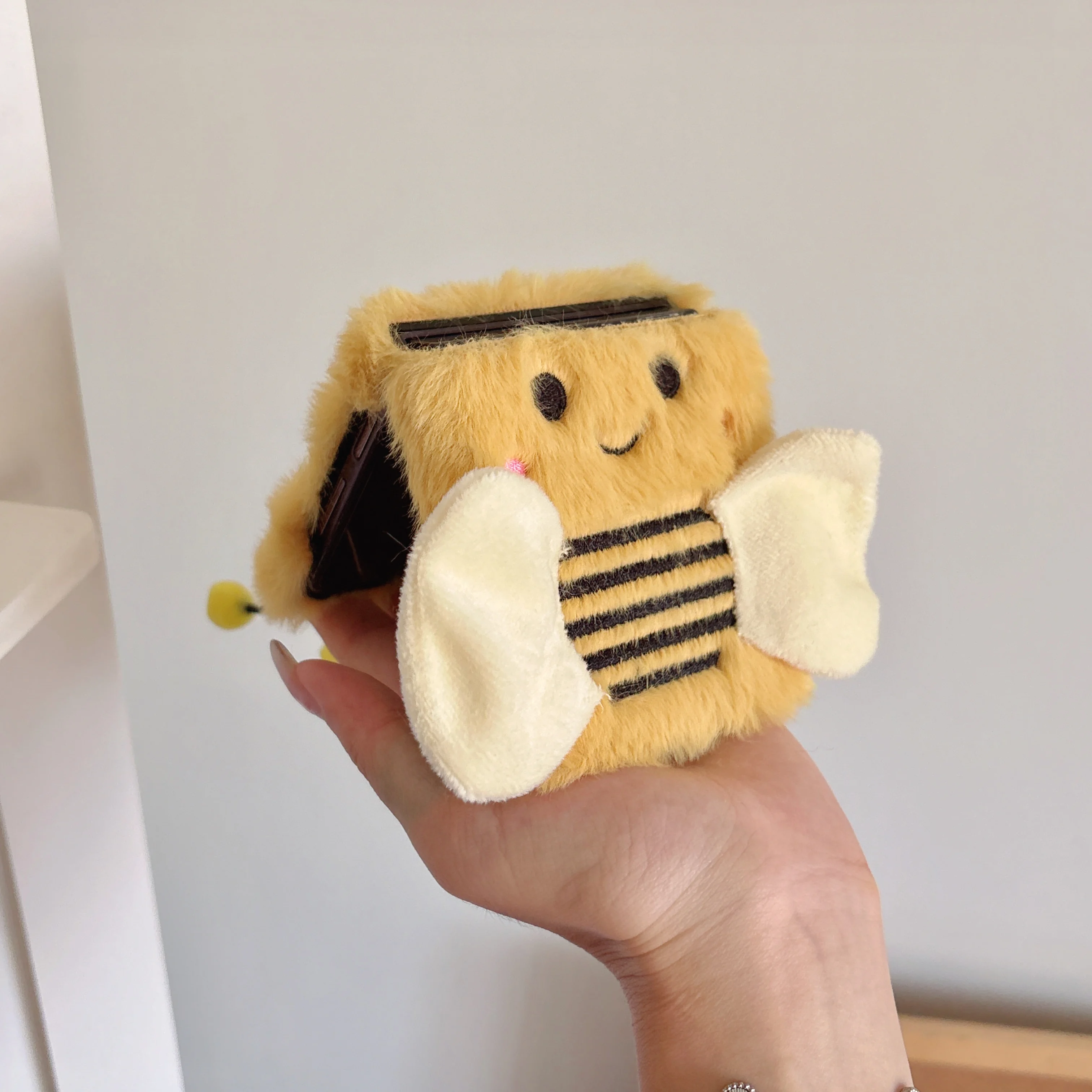 Charming Plush Embroidered Cartoon Yellow Bees Phone Case Flip Cover