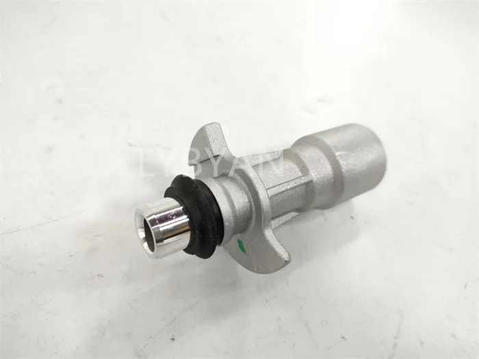Thermostat Water Outlet Hose LR049990 C2Z28258 for LR4 Range Rove Jaguar XKR XF XJR Rubber Heater Hose LR028136