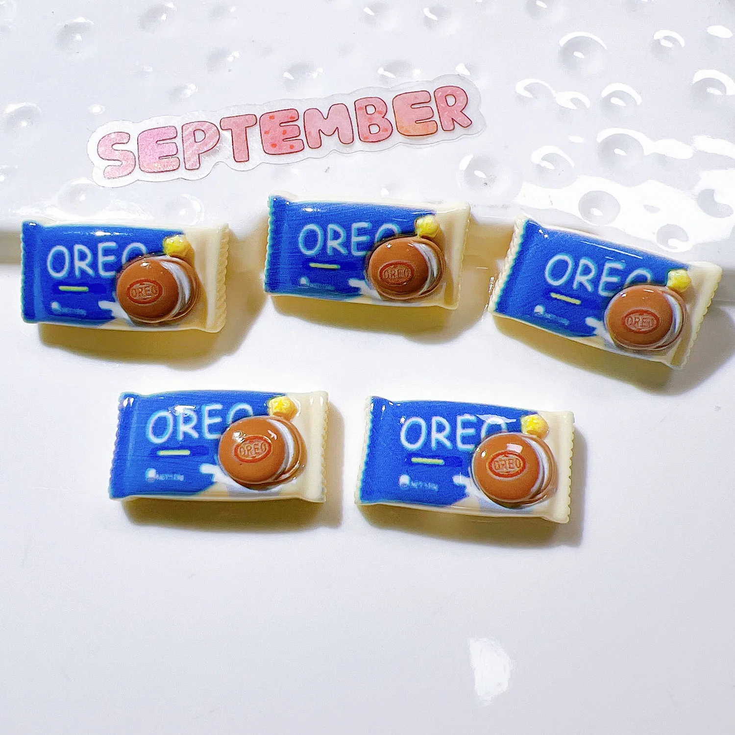 Mix Of 10 Decorative Resin Chocolate And Cookie Fantasy Figurines_voghion.com