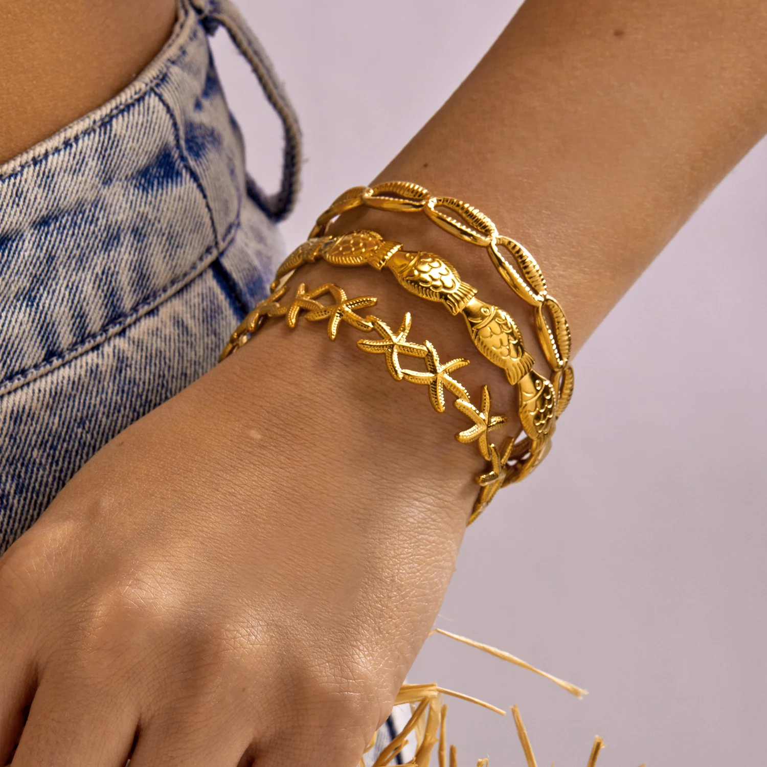 Sommerlicher Ozean-Stil Fisch Muschel Seestern Manschetten-Armreif für Damen Goldfarben Edelstahl Armband Ästhetischer Party-Schmuck – Detail 1