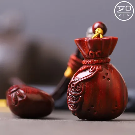 

Exquisite small leaf rosewood money bag pendant