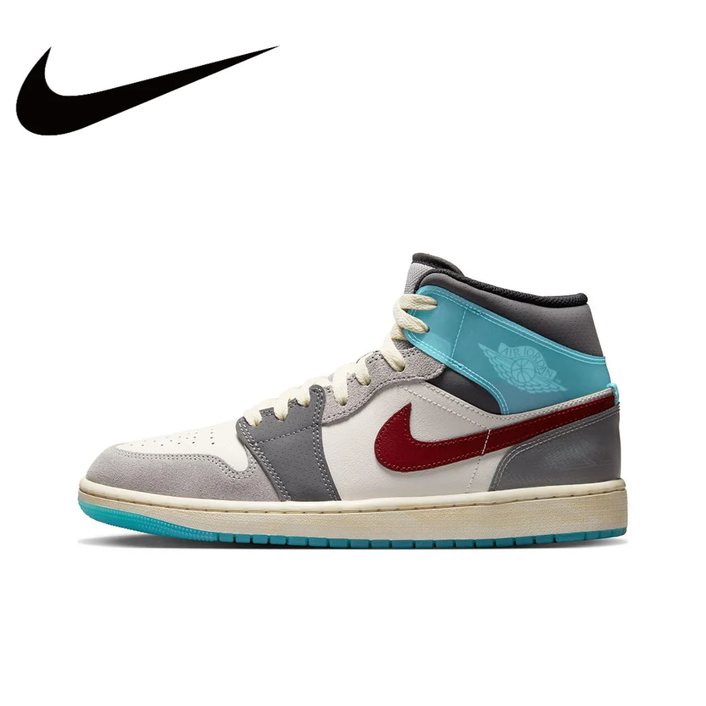 thumbnail image 1 of Zapatillas de baloncesto clásicas Nike Air Jordan 1 Retro Mid "Light Smoke Grey" para hombre y mujer, 1 of 5