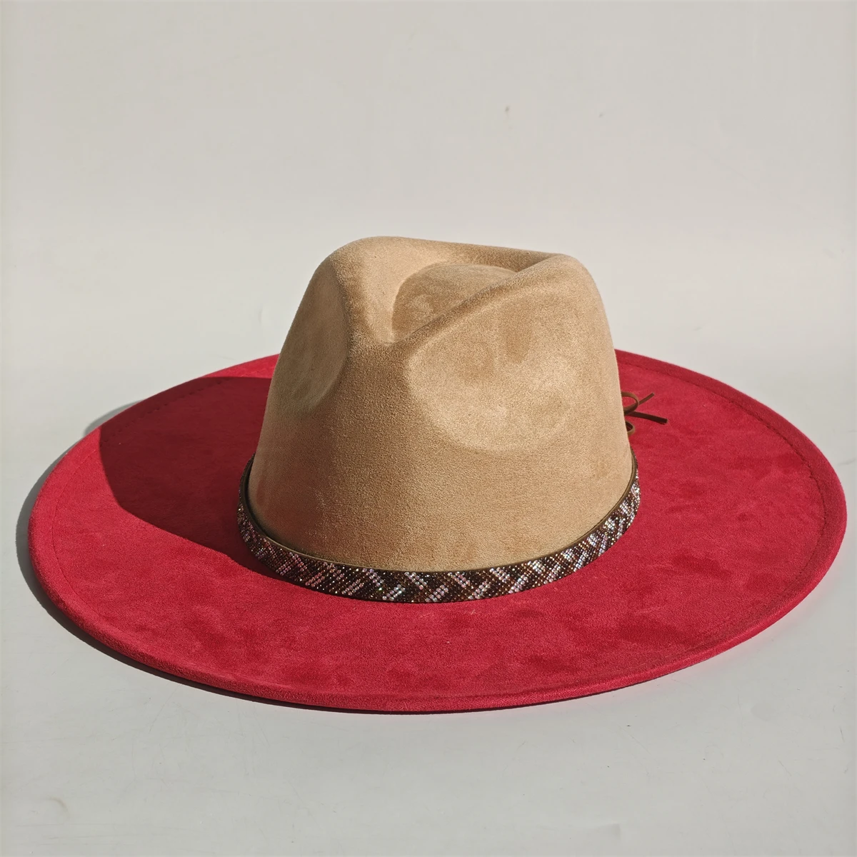 Strass-Verzierte Zweifarbige Wildleder-Fedora mit Breiter Krempe für Damen und Herren, Kirchen- und Jazz-Hut, Panama-Hut im Herbst-/Winter-Stil – Detail 13