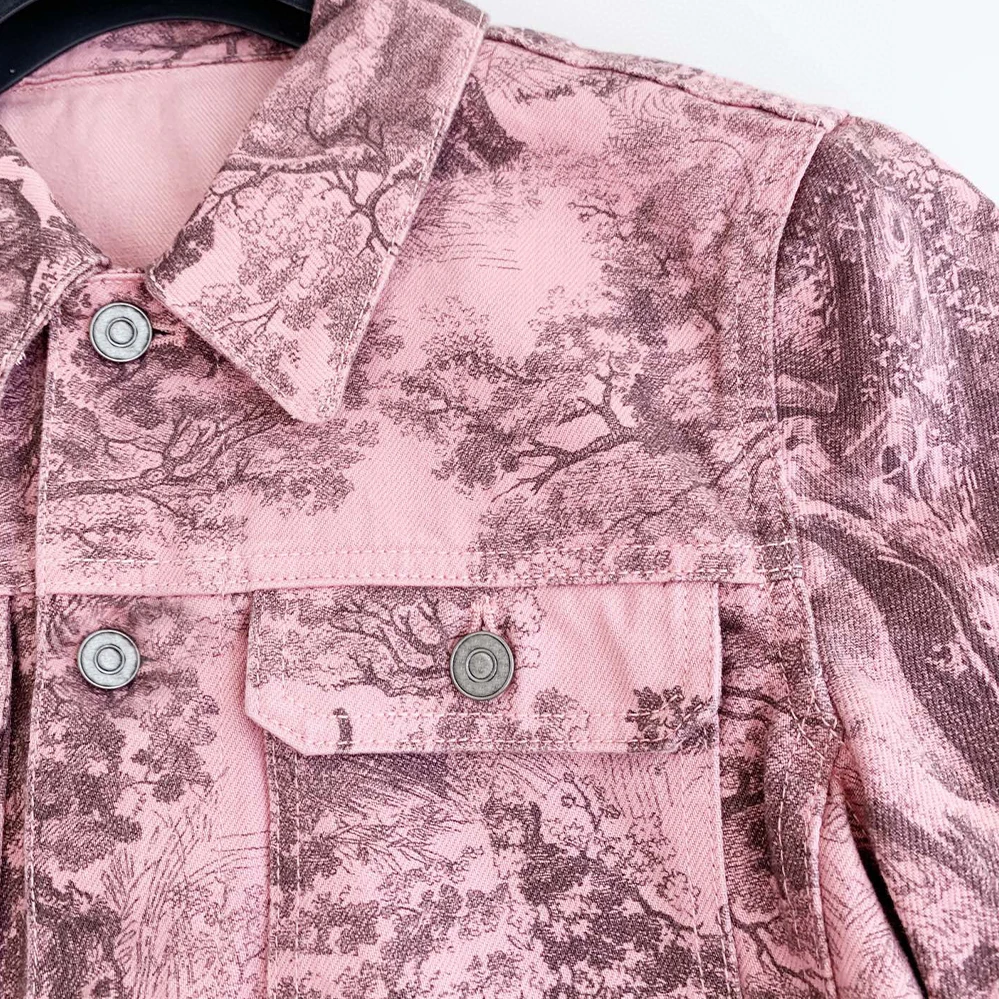 Рисунок 4 - Женская однобортная куртка NIGO