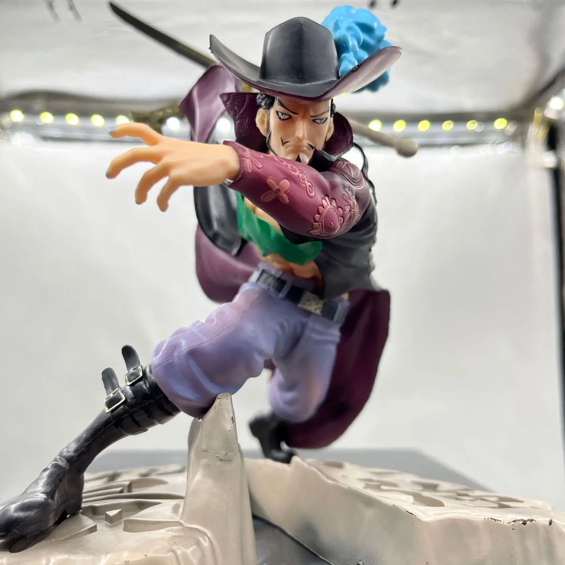 Figurine Articulée One PieceDracule Mihawk (20cm)