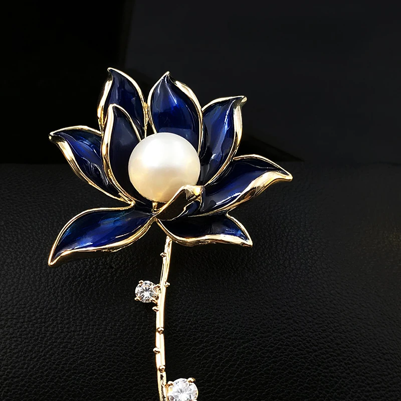 1678 Exquisite Blue Lotus Flower Brooch Women's Luxury Elegant Water Lily Corsage Pearl Pin Coat Suit Neckline Jewelry Accessory