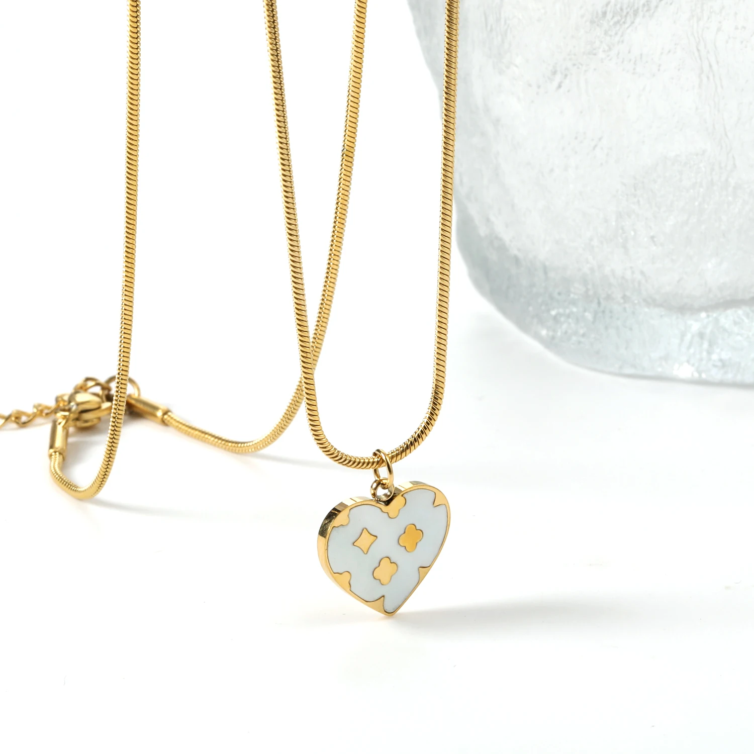 

ASON New Classic Shell Heart Pendant Necklaces For Women Girls Stainless Steel Clover Pattern Choker Jewelry Lucky Neck Gift