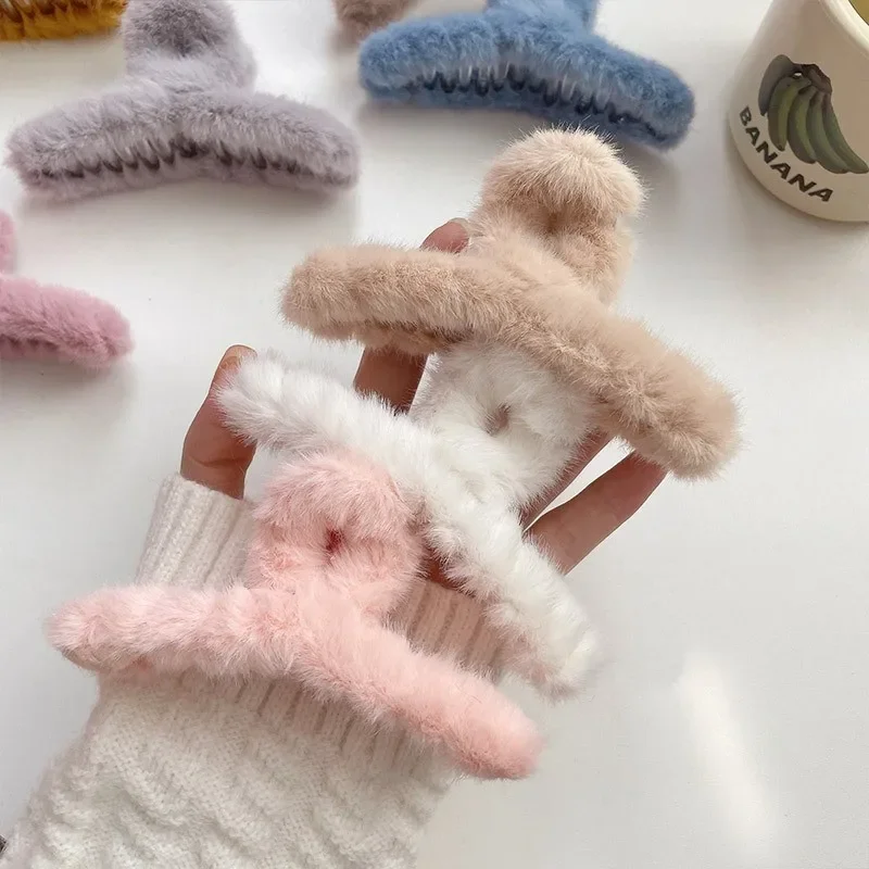 Flauschige Plüsch Kunstpelz Große Krabbe Haar Klaue Clips Frauen Mädchen Winter Pferdeschwanz Halter Haarspangen Klemmen Haar Zubehör Billig – Detail 5