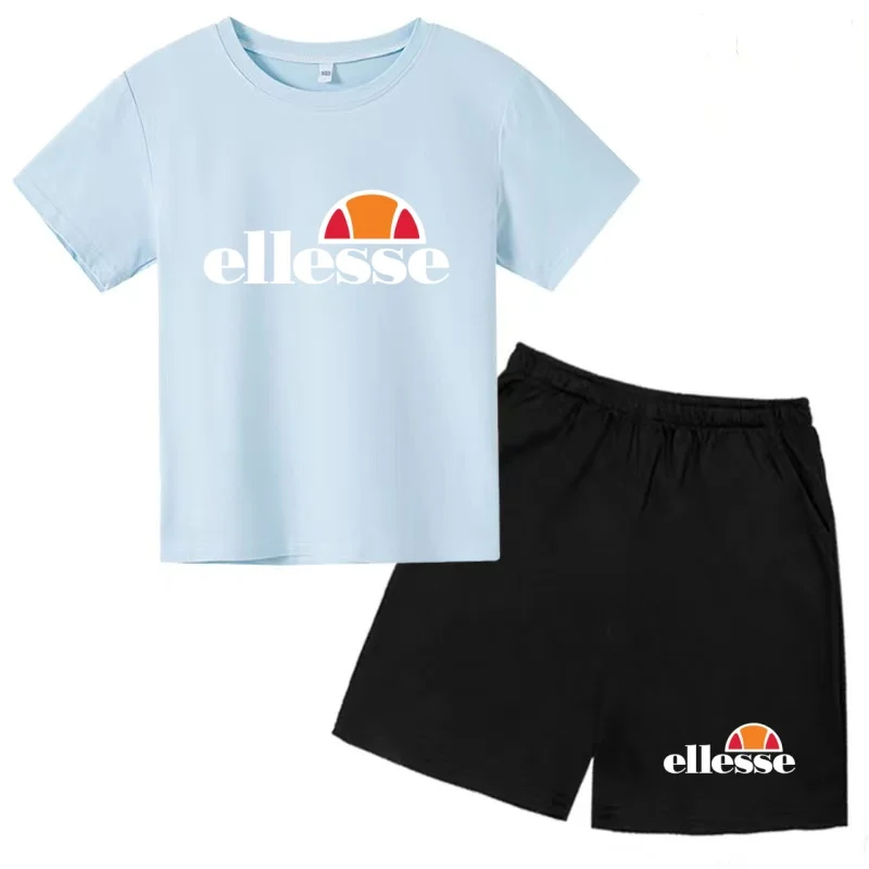 تي شيرت صيفي أنيق للأطفال مع طباعة حروف جذابة للأولاد والبنات الصغار بأكمام قصيرة وشورت قطعتين طقم رياضي غير رسمي للحفلات من ماركة معروفة