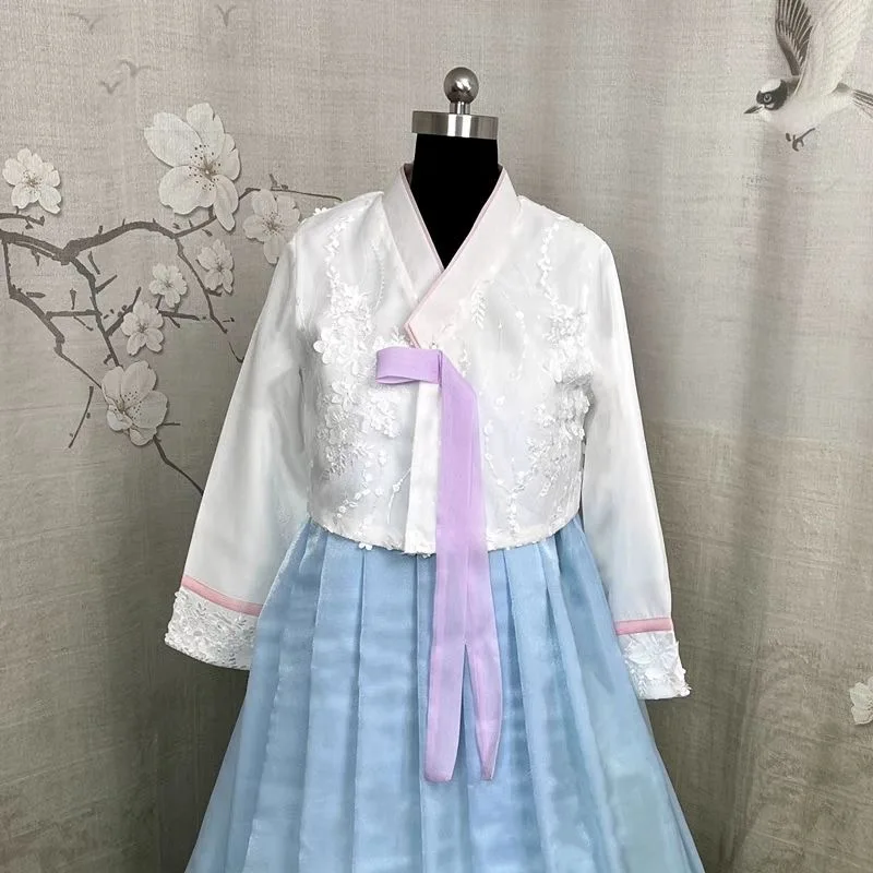 Korean traditional clothing immagini e fotografie stock ad alta risoluzione Korean traditional clothing immagini e fotografie stock ad alta risoluzione