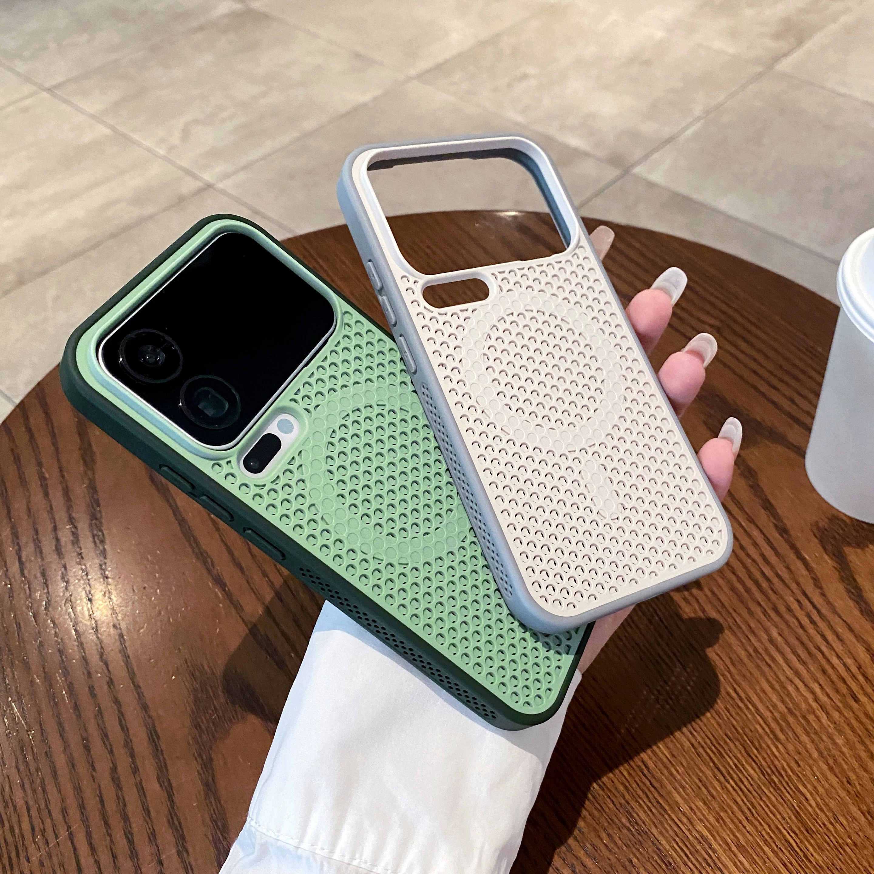 Magnetic Cooling Heat Dissipation Breathable Mesh Phone Case with Hard Back Cover