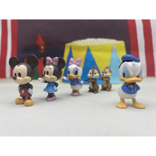 마법과 모험의 세계로 여러분을 안내하는 반다이의 정품 미키와 친구 도널드 덕 액션 피규어