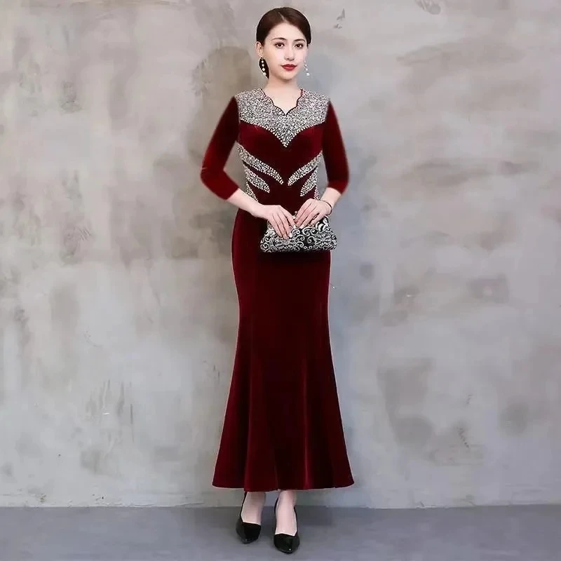 

Spring Summer Middle-Aged Mother Diamonds Edding Golden Velvet Dress Fashion Three-Quarter Sleeves V-Neck Temperament Dresses
